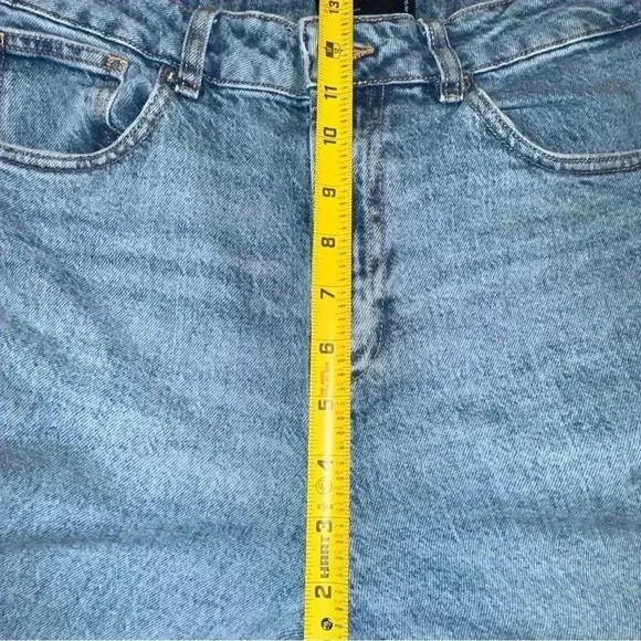 ASOS DESIGN Women's  High Rise Relaxed Dad Jeans‎ In Light Wash 28x32 - Picture 4 of 7